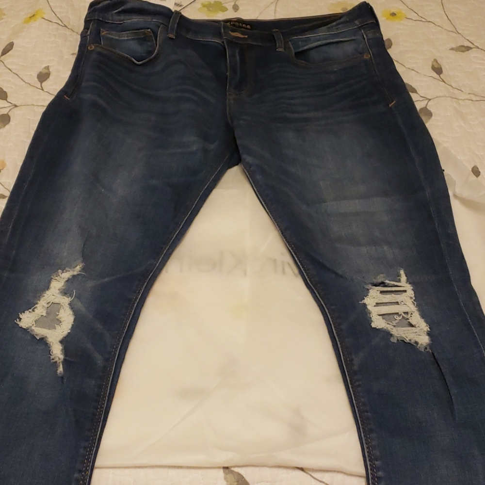 Express destroyed knee/frayed hem denim